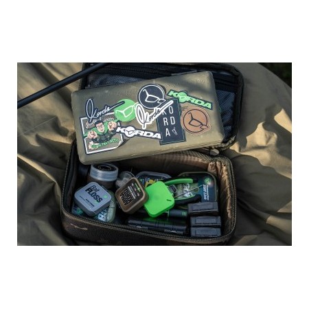 COMPAC 140 TACKLE POUCH DARK KAMO Korda