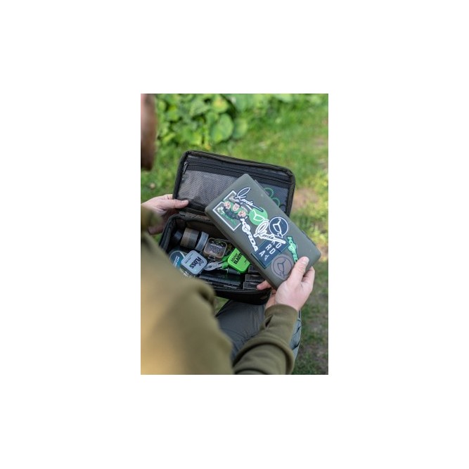 COMPAC 140 TACKLE POUCH DARK KAMO Korda