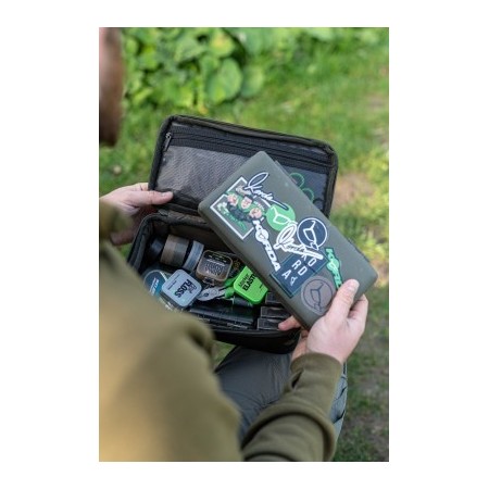 COMPAC 140 TACKLE POUCH DARK KAMO Korda