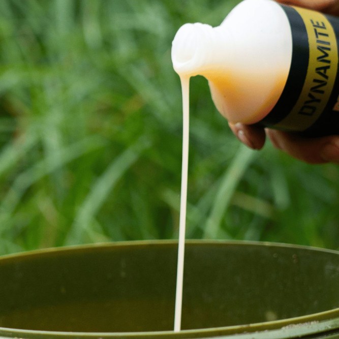 Dynamite Peppered Fruit Liquid Attractant