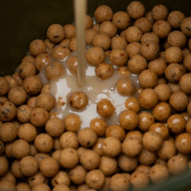 Dynamite Peppered Fruit Liquid Attractant